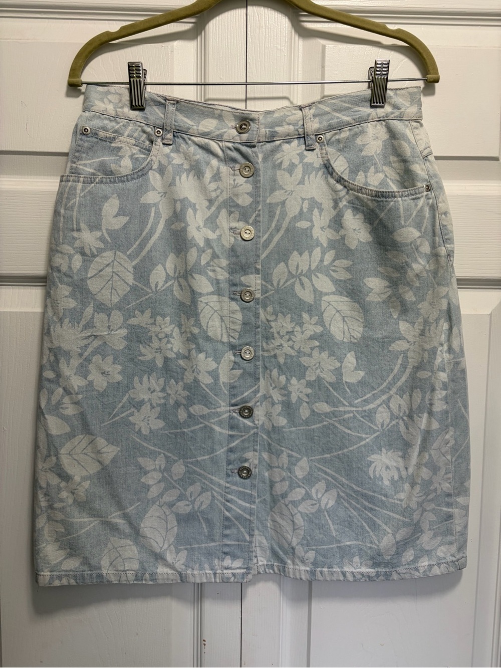 Gloria Vanderbilt Light Blue Floral Button-Front Midi Skirt